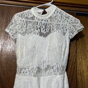 Woman’s dress off white size small excellent condition